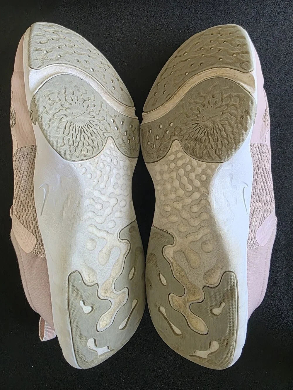 Nike Women's Light Pink Mesh Comfort Athletic Sneakers
